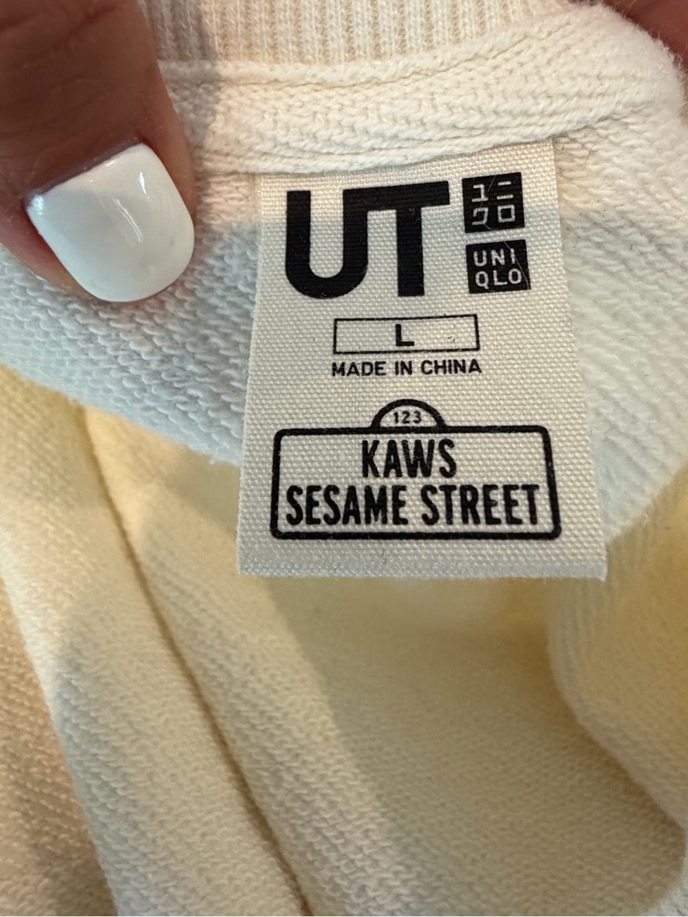 KAWS x Uniqlo x Sesame Street Group #2 Sweatshirt 2018 Y2K unisex large L - Picture 4 of 10